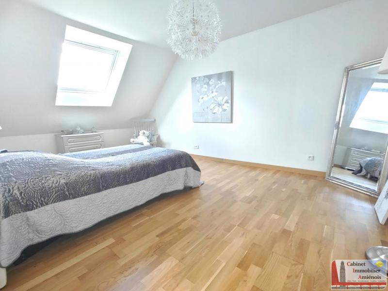 Pavillon - 330 m² - 6 pièces