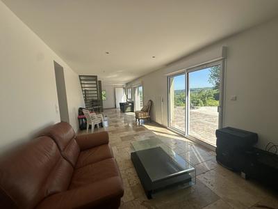 Maison - 330 m² - 13 pièces