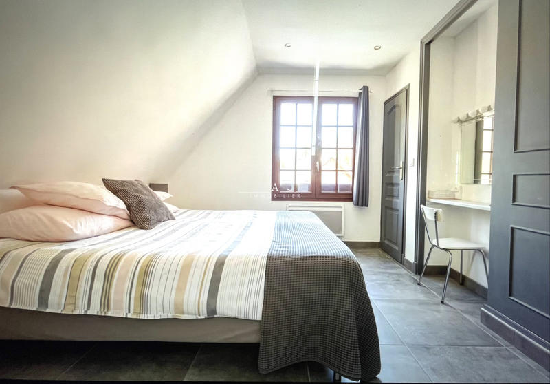 Maison - 270 m² - 11 pièces