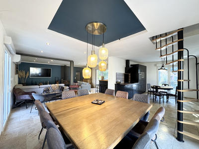 Villa - 243 m² - 7 pièces