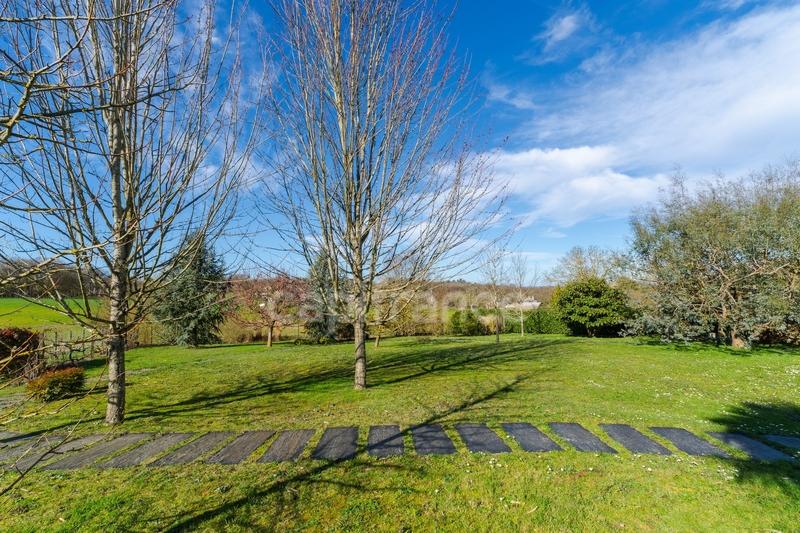 Maison - 228 m² - 8 pièces