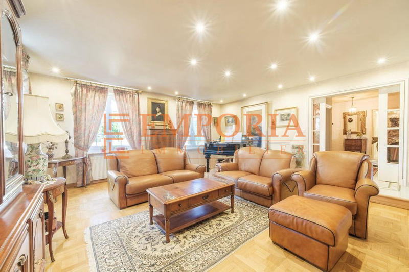 Maison - 348 m² - 7 pièces