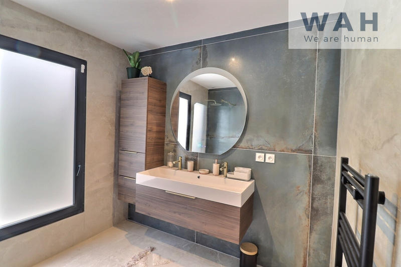 Villa - 220 m² - 5 pièces