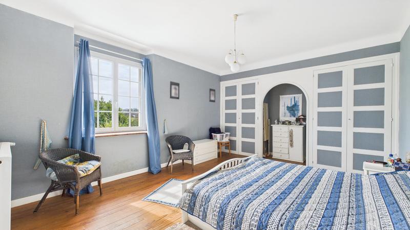 Maison - 270 m² - 11 pièces