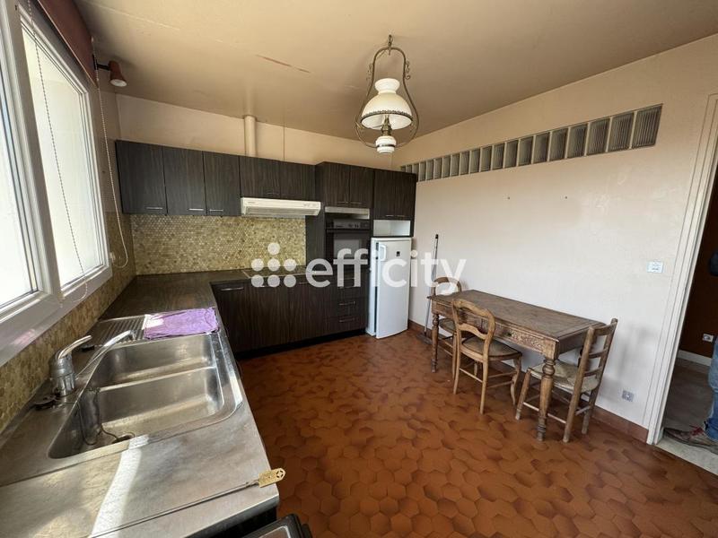 Maison - 230 m² - 8 pièces