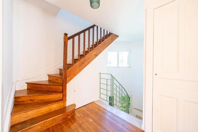 Maison - 201 m² - 7 pièces