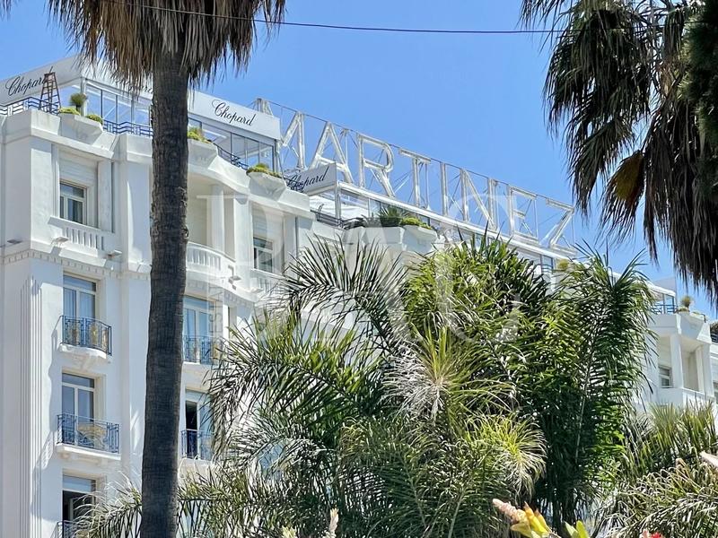 Villa - 1 100 m² - 18 pièces