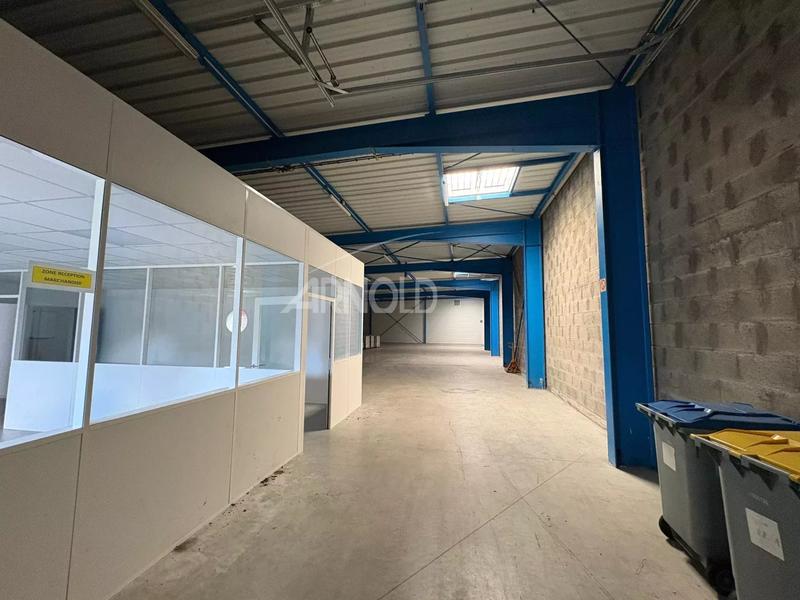 Entrepôt - 730 m² - 11 pièces