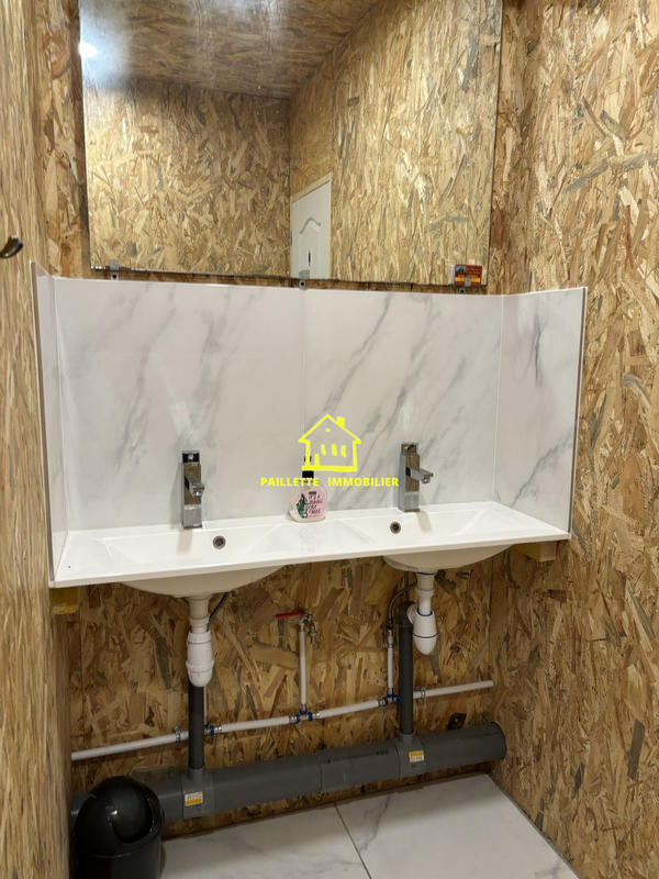 Entrepôt - 235 m² - 2 pièces