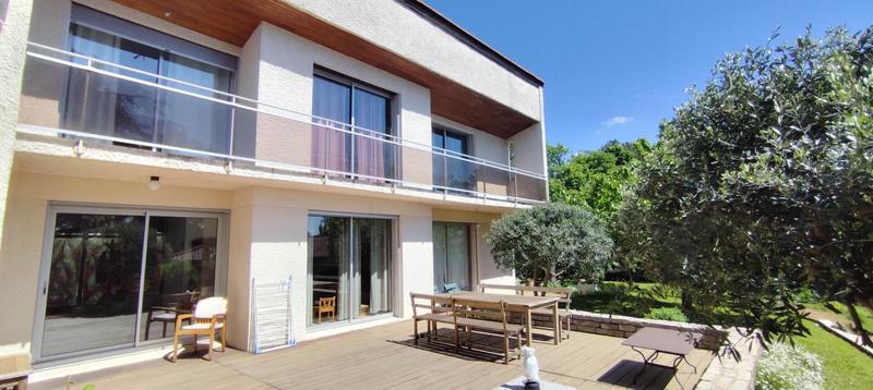 Maison - 240 m² - 8 pièces
