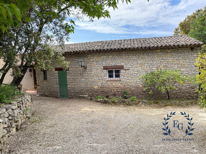 Maison traditionnelle - 218 m² - 6 pièces