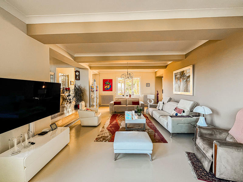 Maison - 264 m² - 5 pièces