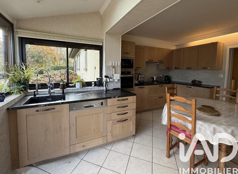 Maison - 235 m² - 7 pièces