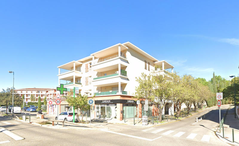 Local commercial - 114 m² - 4 pièces