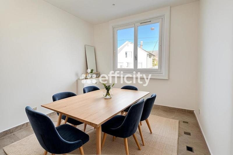 Maison - 95 m² - 5 pièces