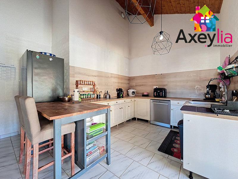 Maison - 203 m² - 7 pièces