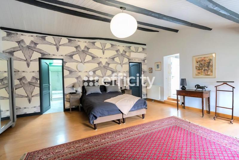 Maison - 310 m² - 11 pièces