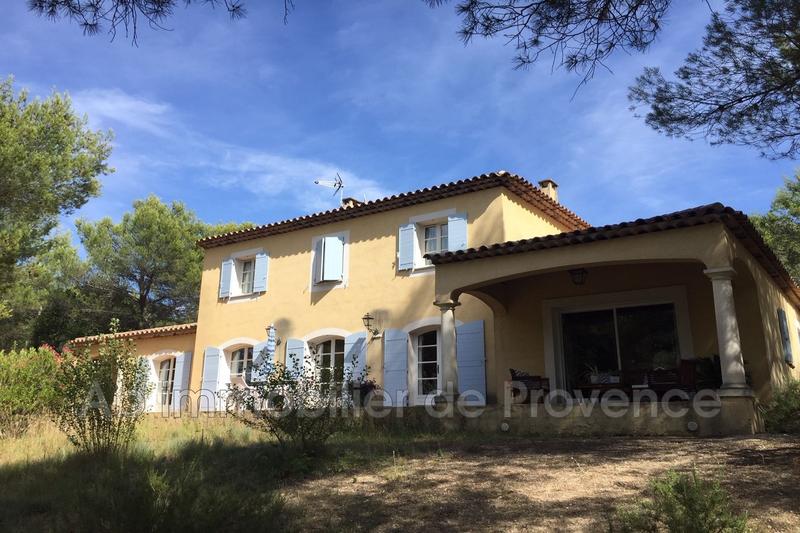 Propriété - 253 m² - 10 pièces