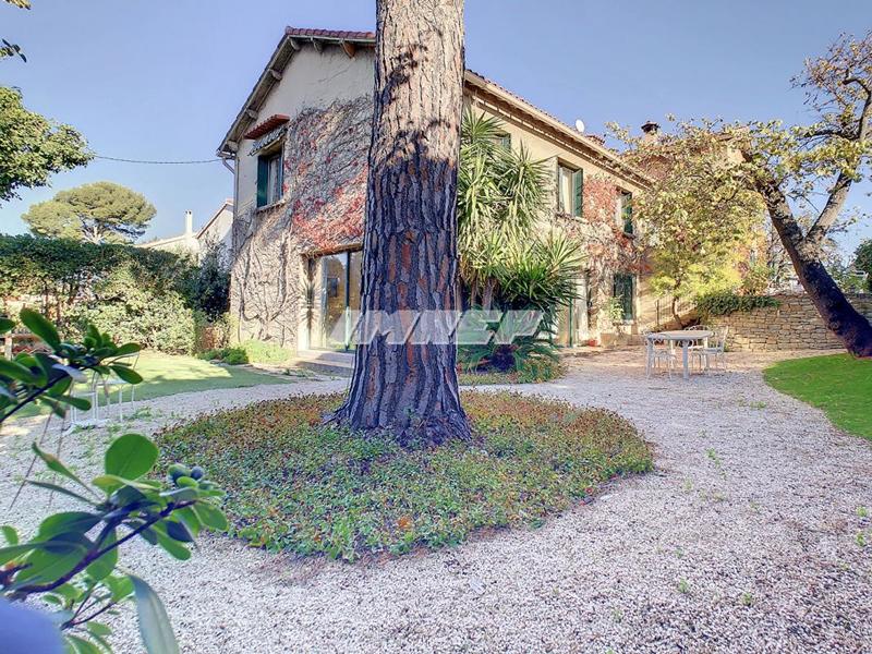 Maison - 200 m² - 7 pièces