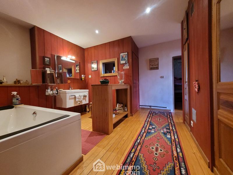 Maison - 338 m² - 10 pièces