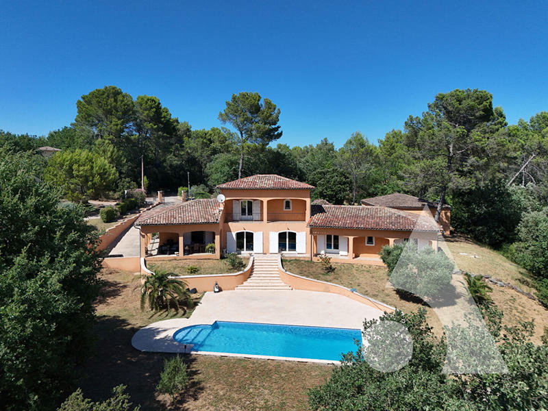 Villa - 240 m² - 6 pièces