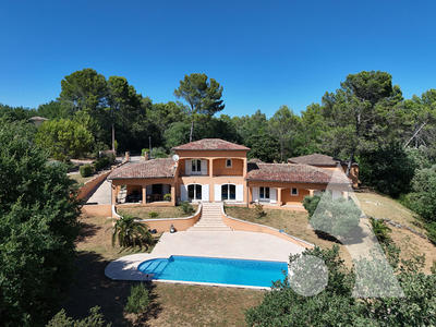 Villa - 240 m² - 6 pièces