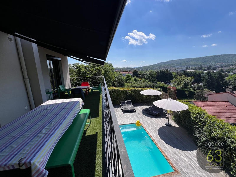 Maison - 269 m² - 9 pièces