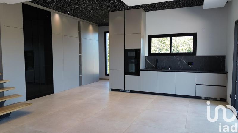 Maison - 182 m² - 5 pièces