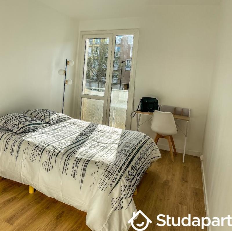 Chambre - 13 m² - 1 pièce