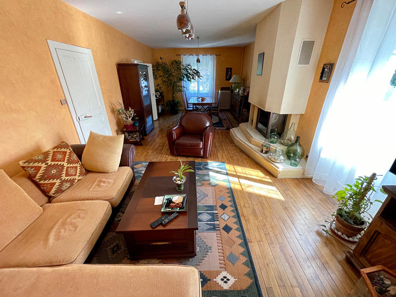 Maison - 213 m² - 8 pièces