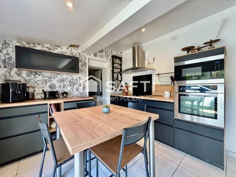 Maison - 260 m² - 7 pièces