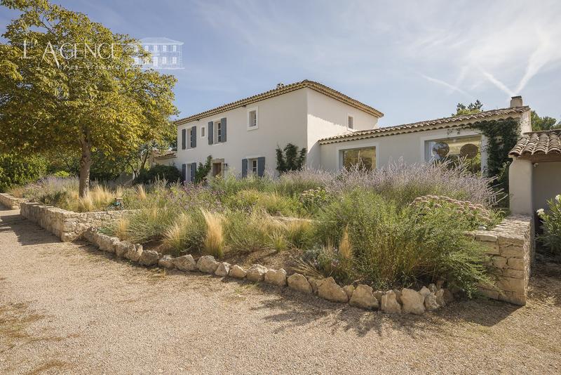 Maison - 380 m² - 9 pièces