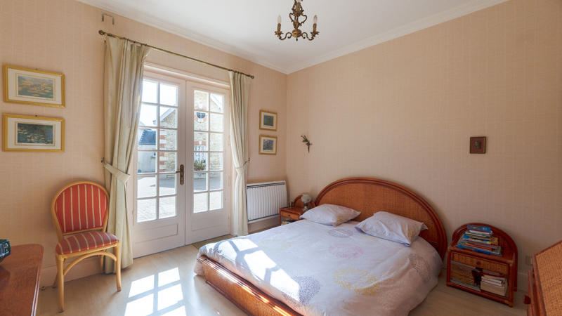 Maison - 325 m² - 7 pièces