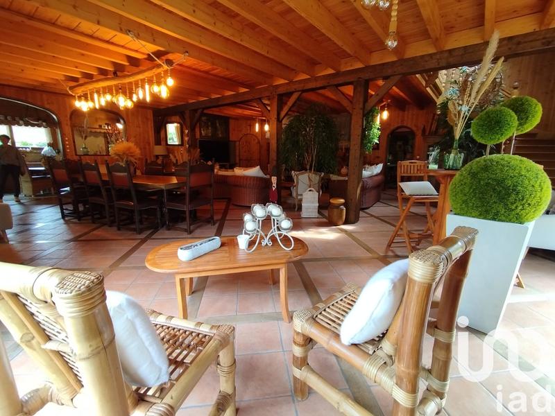 Maison - 351 m² - 12 pièces