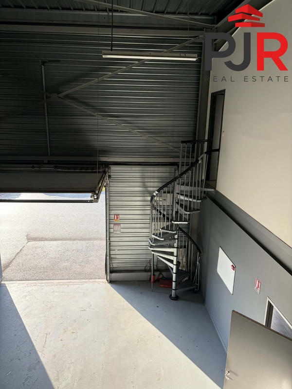 Local d'activités - 350 m²