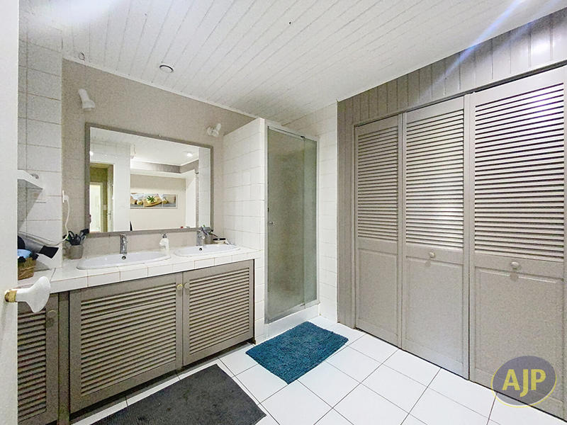 Maison - 213 m² - 5 pièces