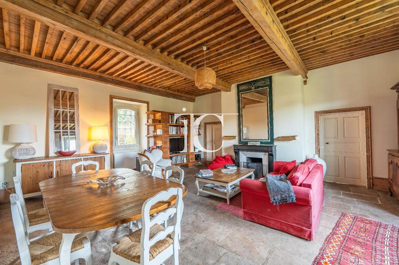 Maison - 334 m² - 8 pièces