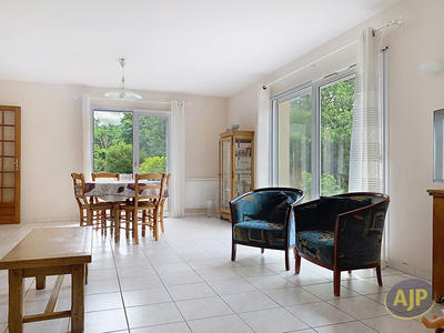 Maison - 245 m² - 7 pièces