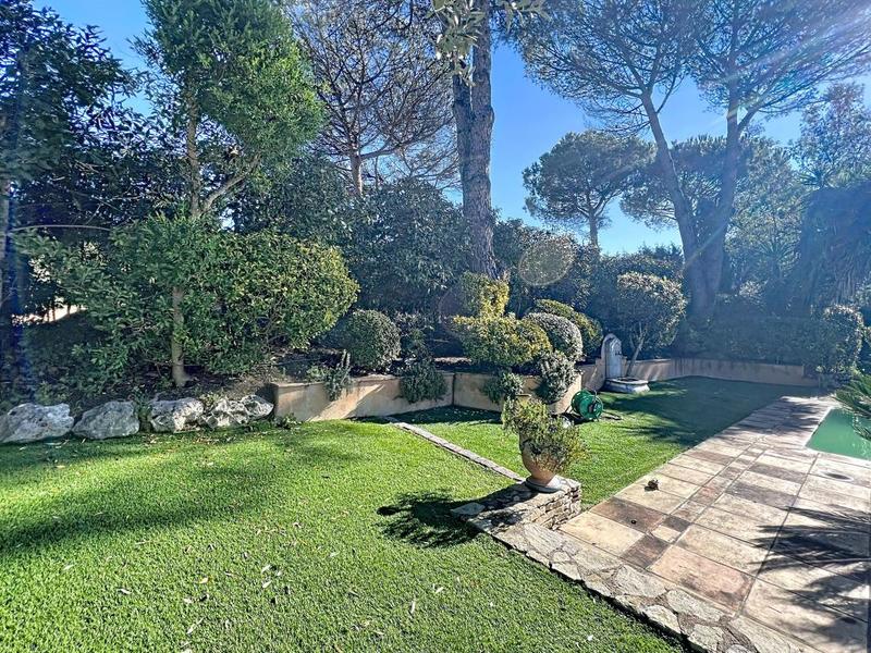 Propriété - 200 m² - 8 pièces