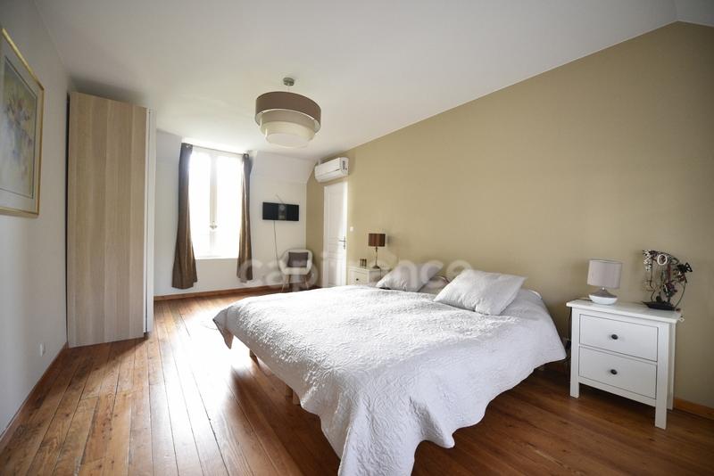 Maison - 237 m² - 9 pièces