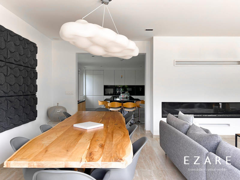 Maison - 361 m² - 12 pièces