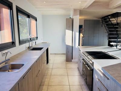 Maison - 281 m² - 12 pièces