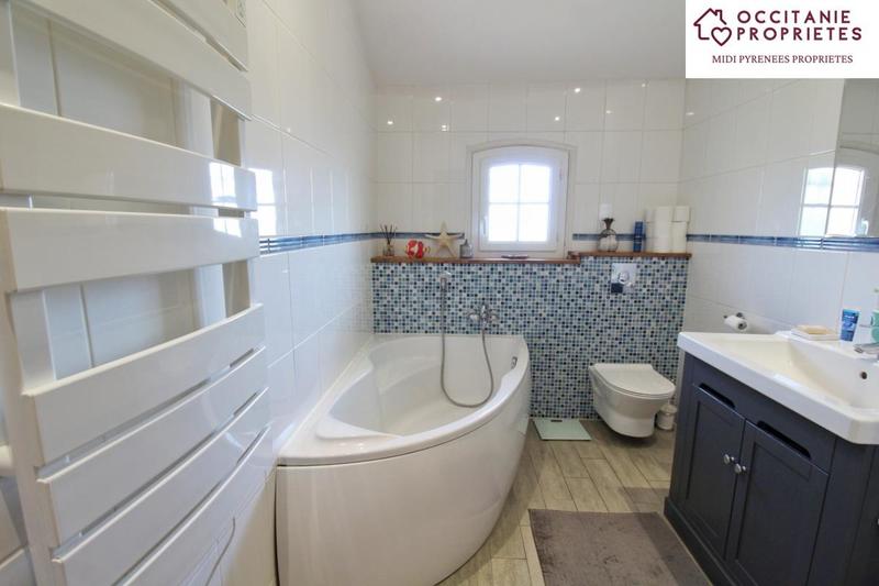 Maison - 229 m² - 9 pièces