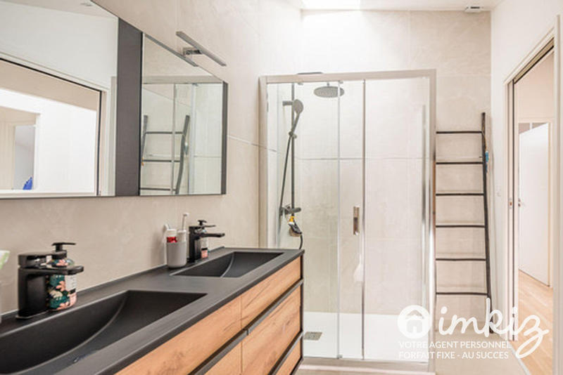 Maison - 177 m² - 7 pièces