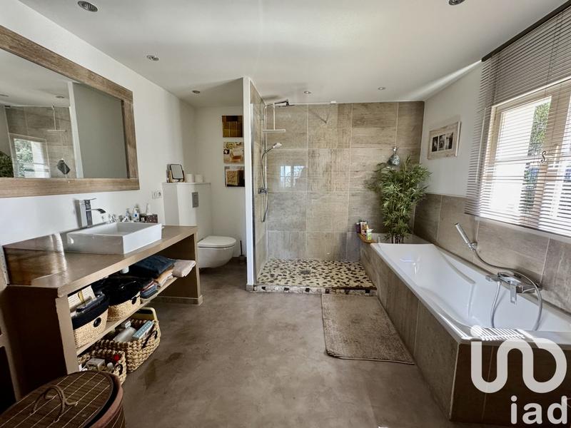 Maison - 230 m² - 8 pièces