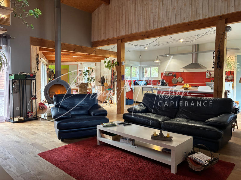 Maison de bois - 176 m² - 6 pièces