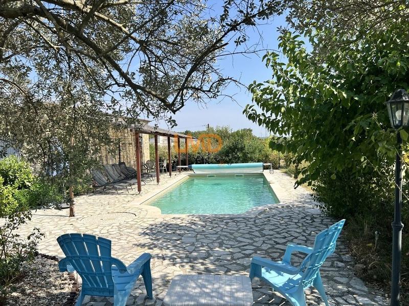 Mas - 244 m² - 8 pièces