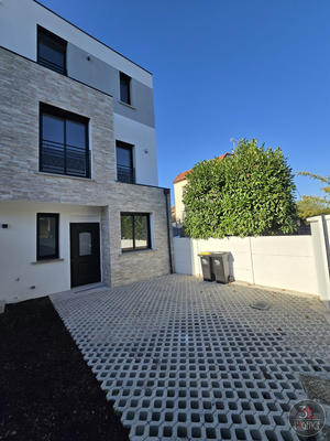 Maison contemporaine - 210 m² - 6 pièces