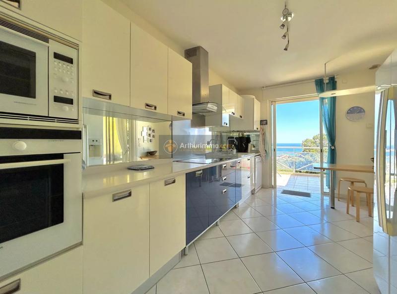 Maison - 215 m² - 7 pièces