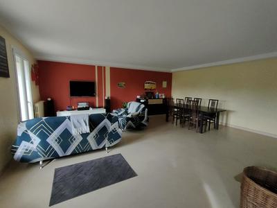 Maison - 251 m² - 5 pièces